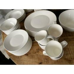 Mooi servies wit rond New York (compleet)
