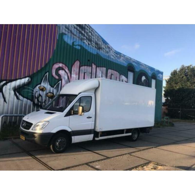 Bakwagen met chauffeur busje Amsterdam bankstel boxspring
