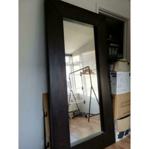 Spiegel met houten lijst (walnoot)