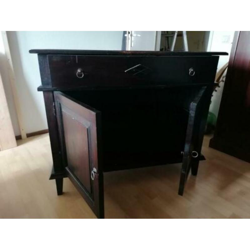 Lage koloniale kast