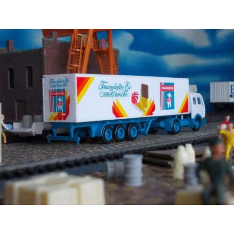 Mercedes Benz trekker/oplegger Warncke Eis - Herpa