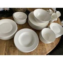 Mooi servies wit rond New York (compleet)