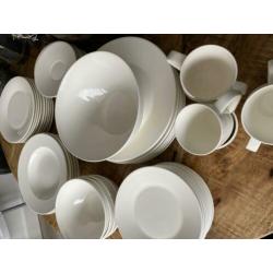 Mooi servies wit rond New York (compleet)