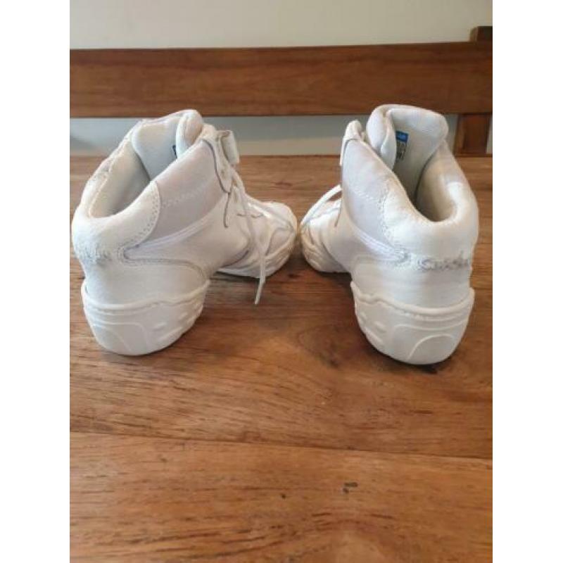 Witte dansschoenen met witte zool 35