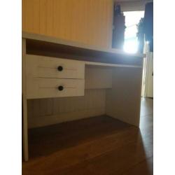 Wit bureau 112 x 53 cm hoogte 74 cm