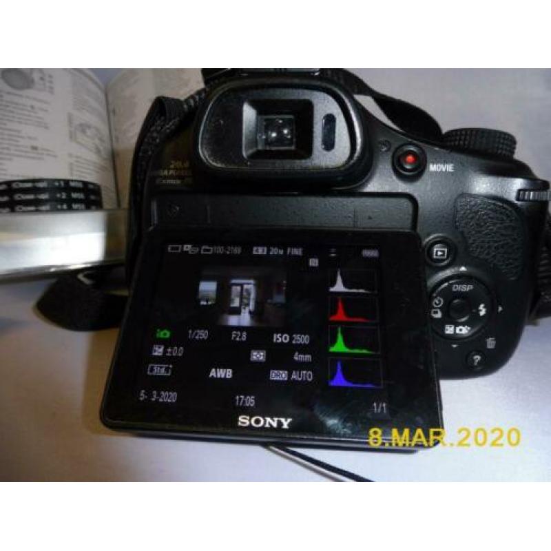 Sony HX400 V, met oplader en 2 accu's en tas