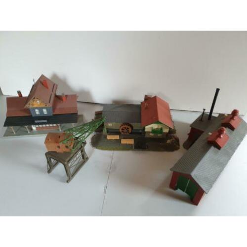 Polo H0 Locloods, watermolen, groot station en een kraan.