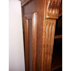 Antieke houten kast