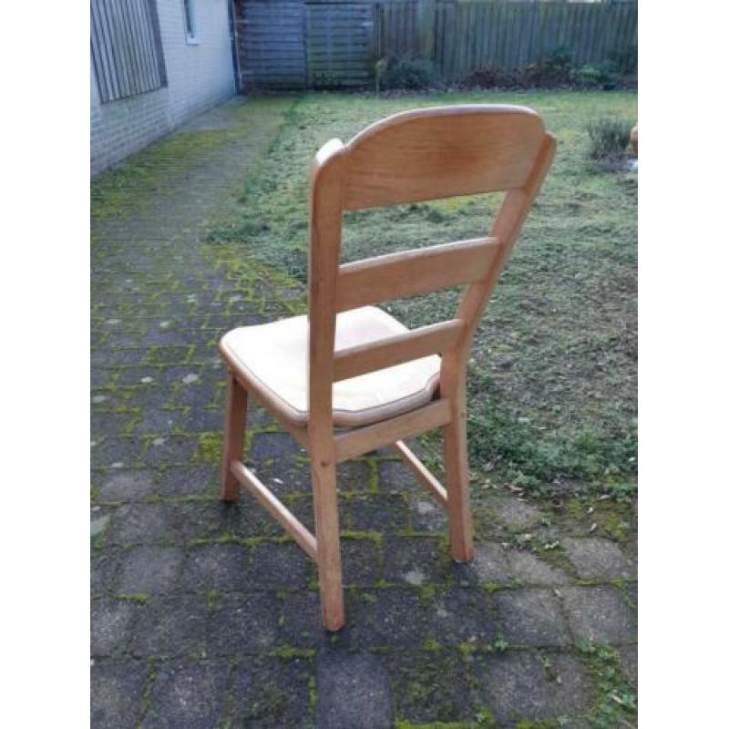 4 Houten stoelen