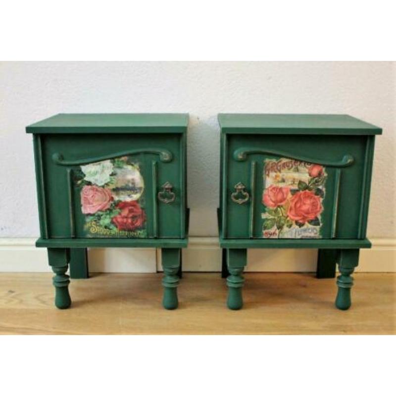 2 Groene, brocante nachtkastjes, bloemen, GERESERVEERD
