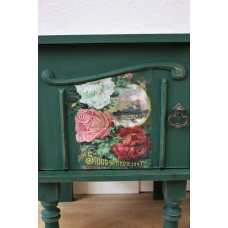 2 Groene, brocante nachtkastjes, bloemen, GERESERVEERD