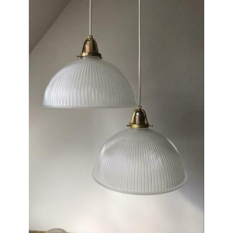2 Vintage holophane mat glazen hanglampen lampenkap streep