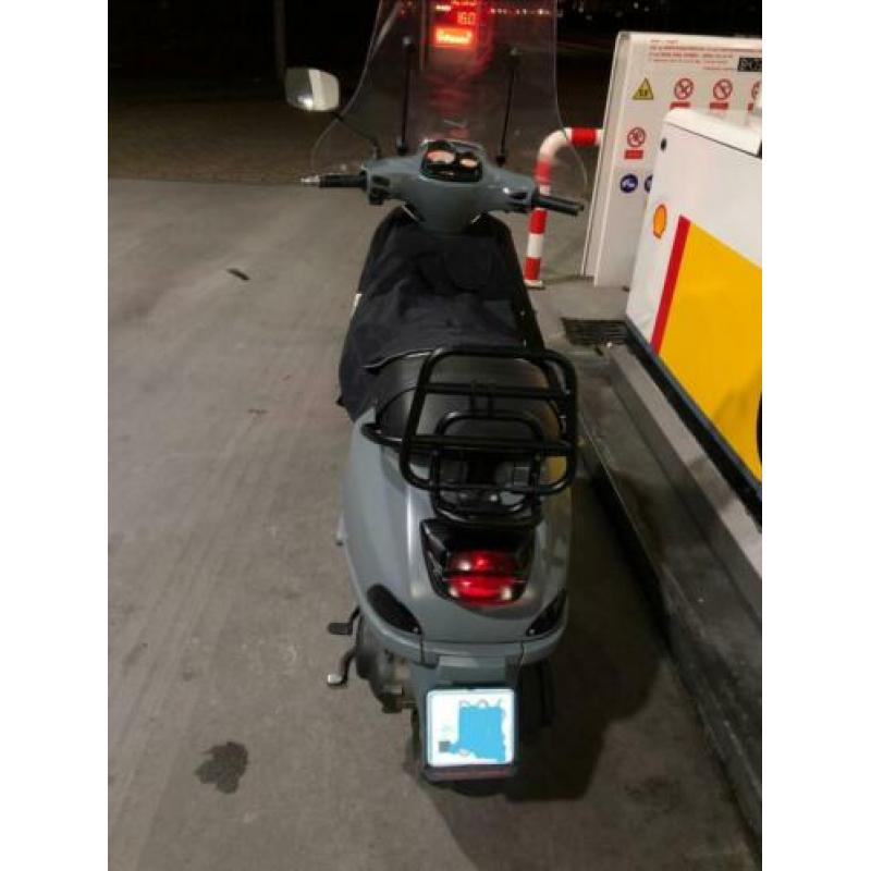 CUSTOM Vespa S 4 takt snor