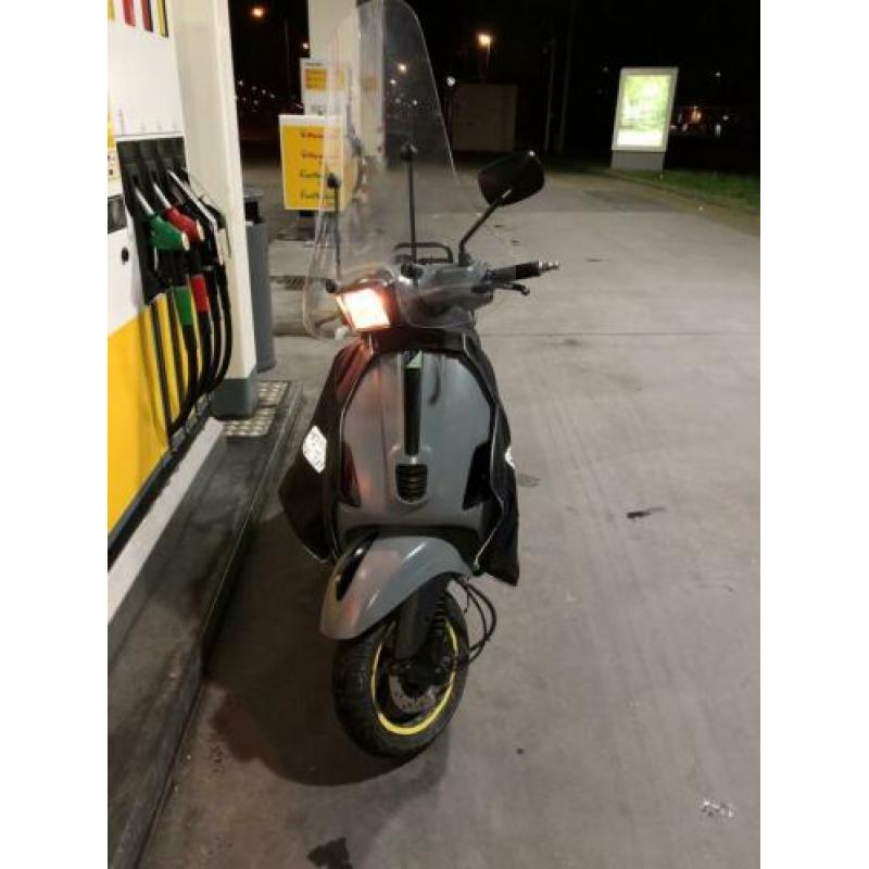 CUSTOM Vespa S 4 takt snor