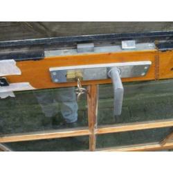 Deur tuinhuis, incl cilinderslot met 2 sleutels voor 15,-