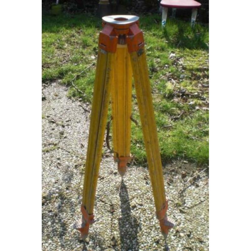 3 Houten statieven. Landmeter.statief.