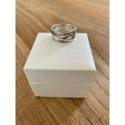 Pandora sparkling en polished lines ring ongedragen