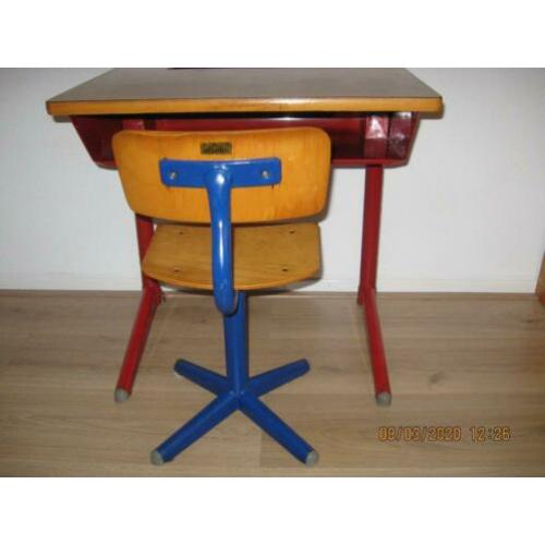 SCHOOLBANKJE, RETRO, VINTAGE, Schoolbankje met stoel.