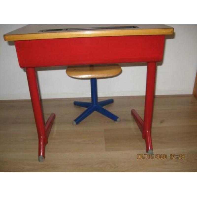 SCHOOLBANKJE, RETRO, VINTAGE, Schoolbankje met stoel.