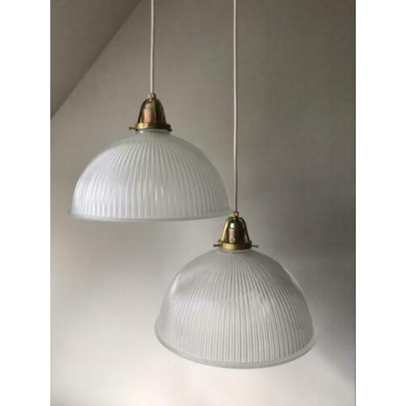 2 Vintage holophane mat glazen hanglampen lampenkap streep