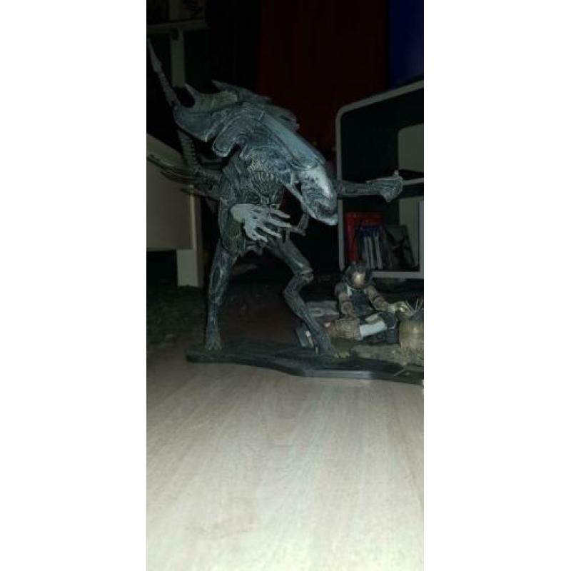 Neca/mcfarlane alien queen