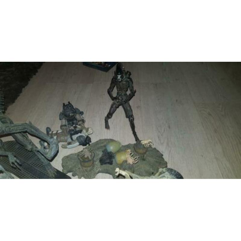 Neca/mcfarlane alien queen