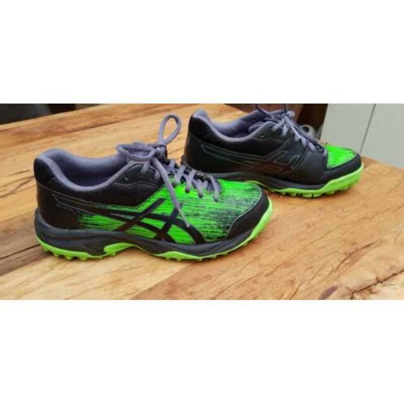 Hockey schoenen (veld) maat 35.5 asics zeer goede staat