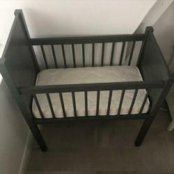 Wieg/ wiegje met matras, molton en lakens