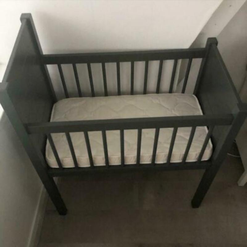 Wieg/ wiegje met matras, molton en lakens