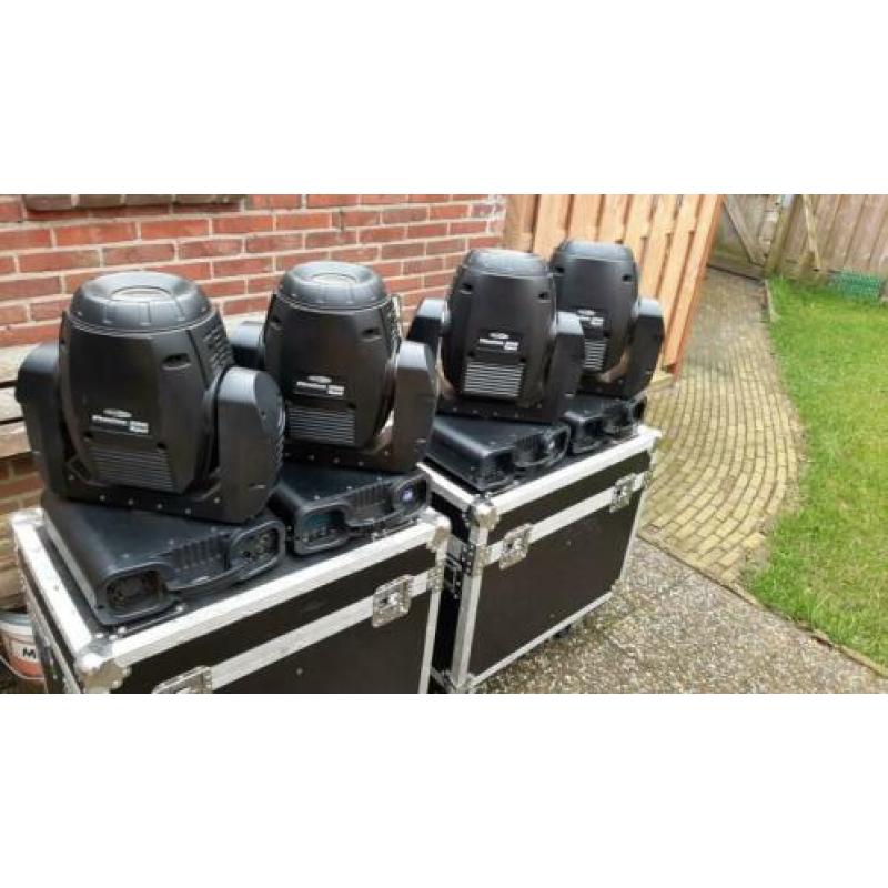 4x Showtec Phantom 250 Spot movinghead