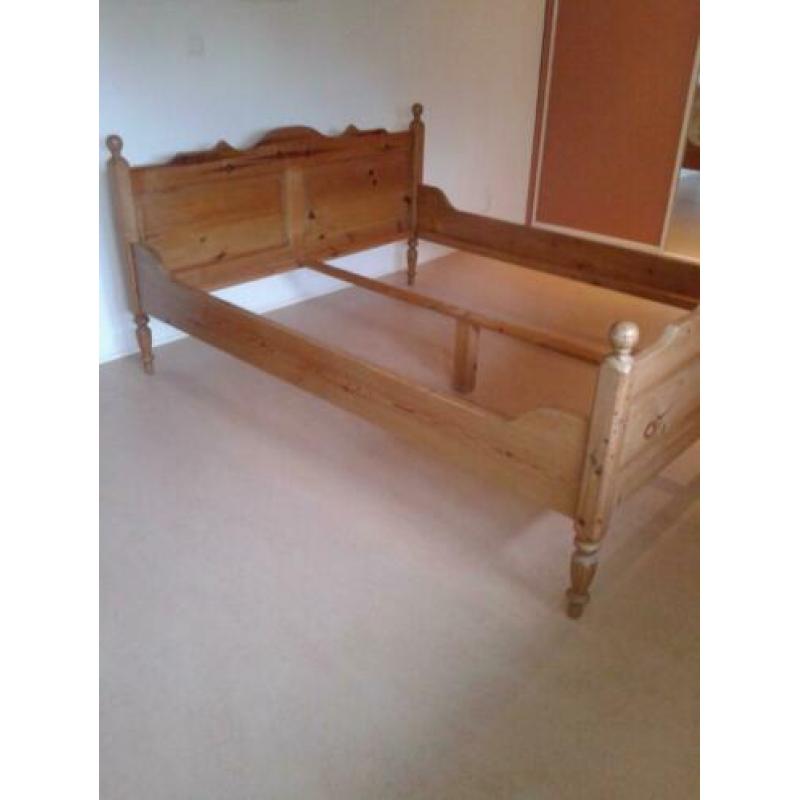 Grenen tweepersoons ledikant
