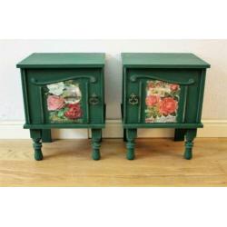 2 Groene, brocante nachtkastjes, bloemen, GERESERVEERD