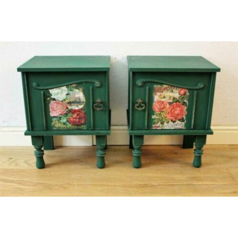 2 Groene, brocante nachtkastjes, bloemen, GERESERVEERD