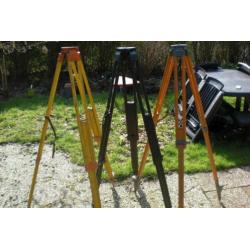 3 Houten statieven. Landmeter.statief.