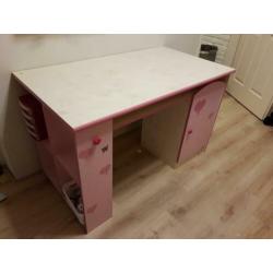 Mooi meisjes bureau te koop