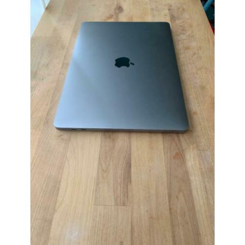 Apple MacBook Pro - 13 Inch - Core i5 3.1 Touchbar