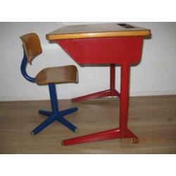 SCHOOLBANKJE, RETRO, VINTAGE, Schoolbankje met stoel.