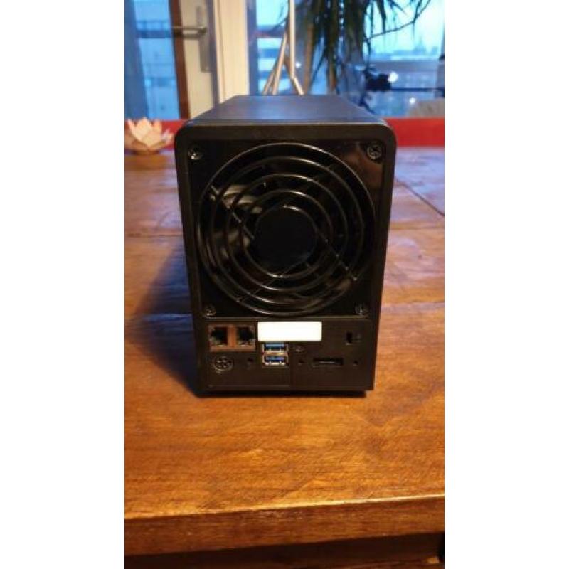 Synology DS215+ NAS