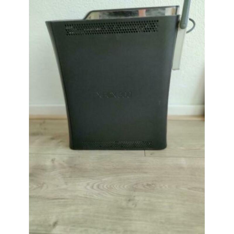 Te koop: xbox 360 elite 120gb + accesoires ( originele verpa