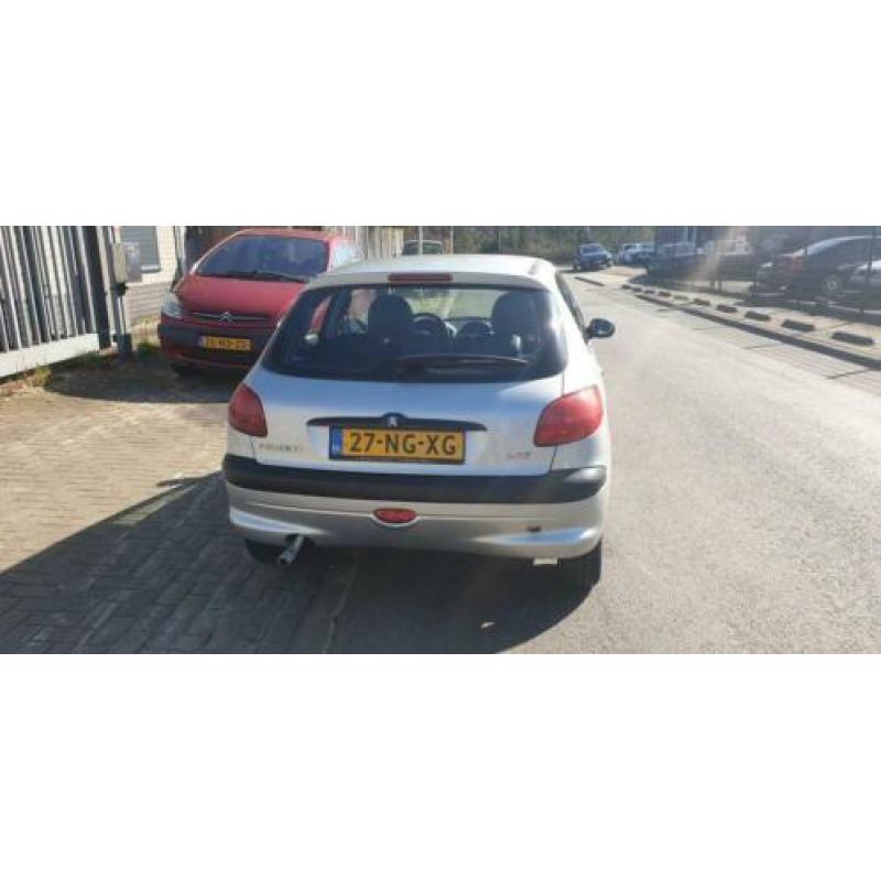 Peugeot 206 1.4 Gentry Premium Nap apk sept 2003