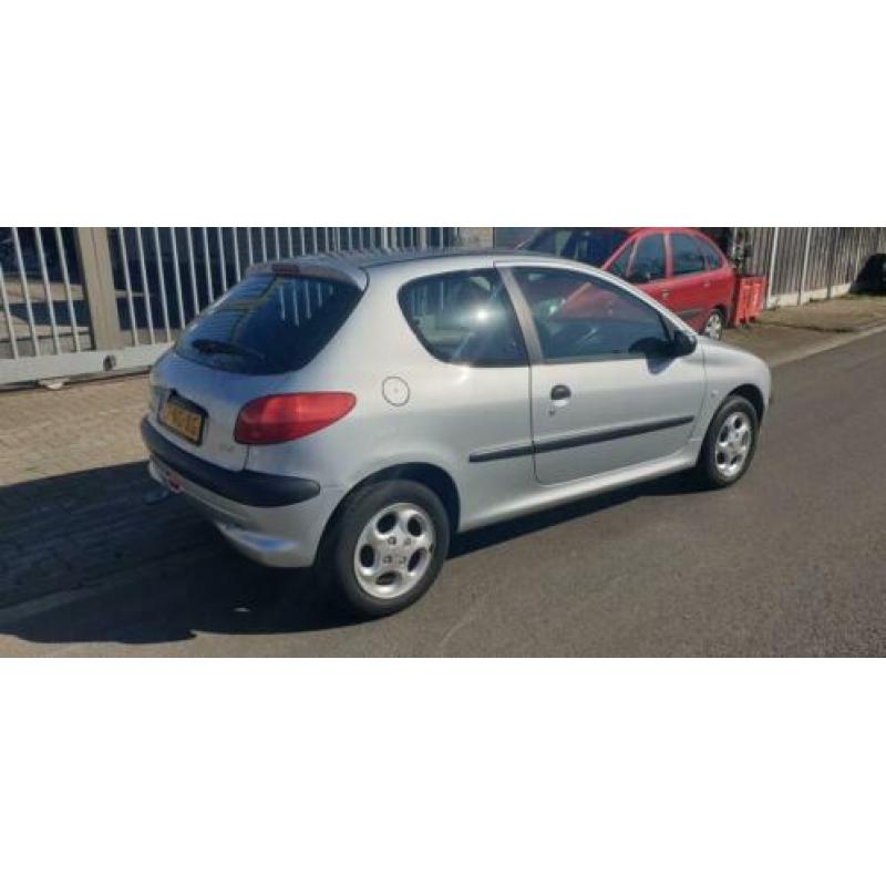Peugeot 206 1.4 Gentry Premium Nap apk sept 2003