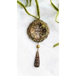 Antiek brons filigraan ketting & oorbellen, groene fluweel