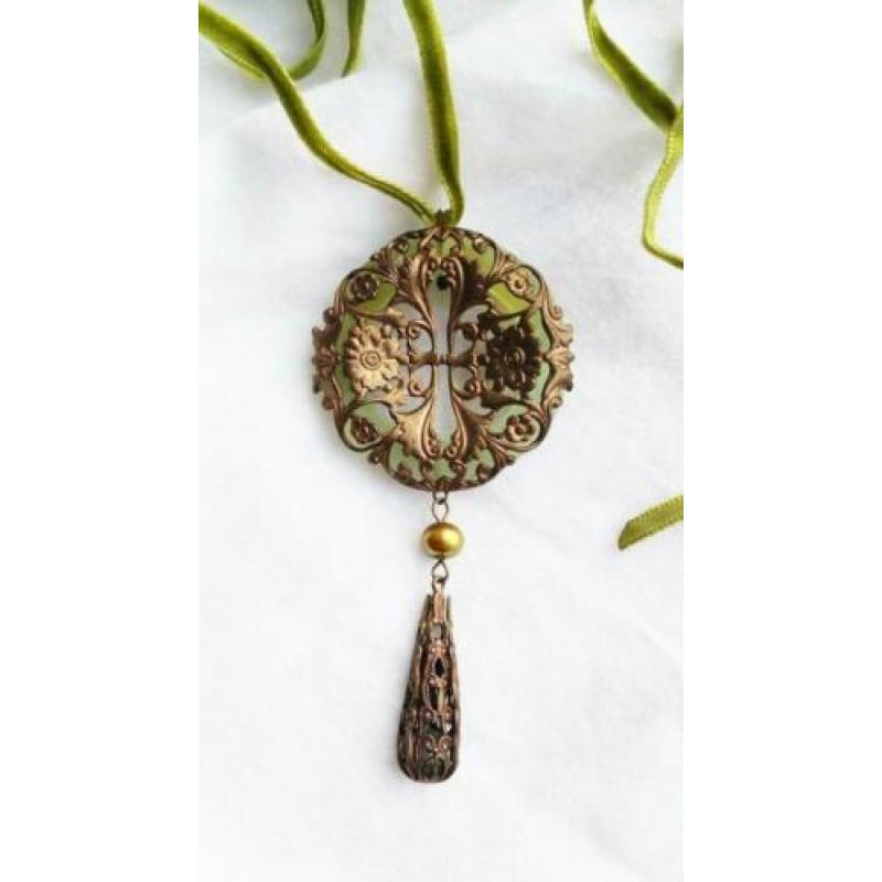 Antiek brons filigraan ketting & oorbellen, groene fluweel