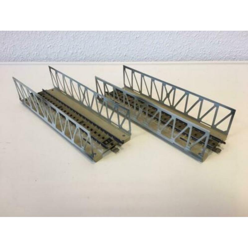 2 Marklin 7162 vakwerkbruggen voor M rails