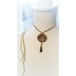 Antiek brons filigraan ketting & oorbellen, groene fluweel