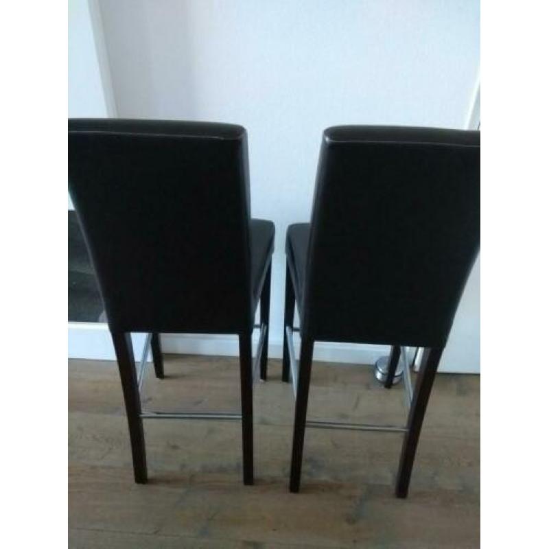 2 mooie barstoelen barkrukken donker bruin