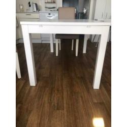 Mooie uitschuifbare eettafel