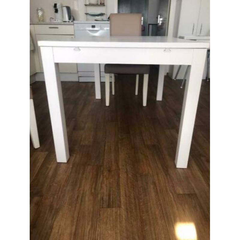 Mooie uitschuifbare eettafel