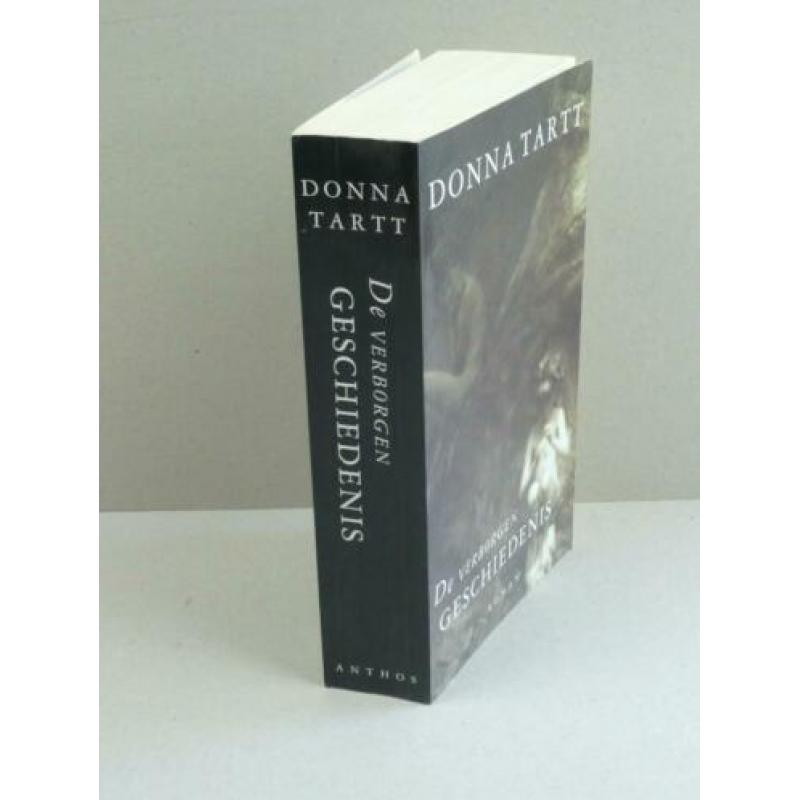 Donna Tart, De verborgen geschiedenis