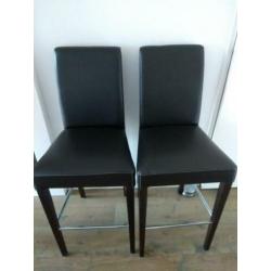 2 mooie barstoelen barkrukken donker bruin